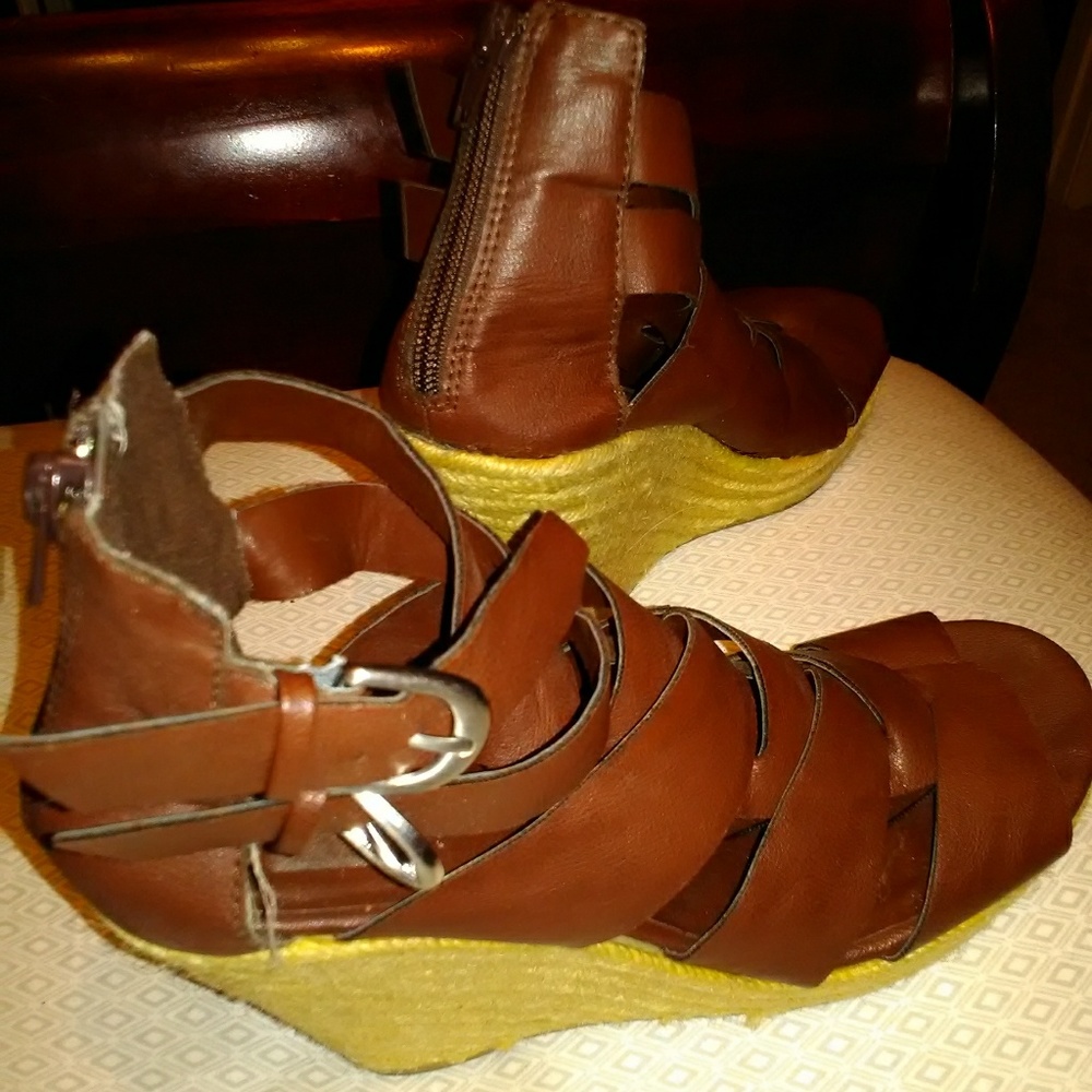 Brown Criss cross wedges